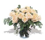 11 adet beyaz gül vazoda  Edirne internetten çiçek satışı 