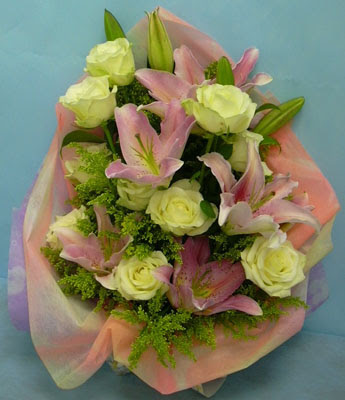 11 adet gül ve 2 adet kazablanka buketi  Edirne çiçek online çiçek siparişi 