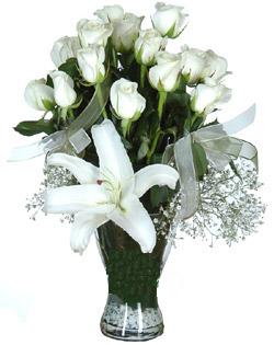 cam içerisinde 11 beyaz gül ve 1 kazablanka  Edirne hediye sevgilime hediye çiçek 
