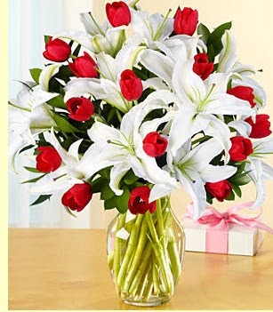  Edirne hediye sevgilime hediye çiçek  3 kazablanka 10 kırmızı gül vazosu