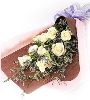 Edirne yurtiçi ve yurtdışı çiçek siparişi  9 adet beyaz gülden görsel buket çiçeği